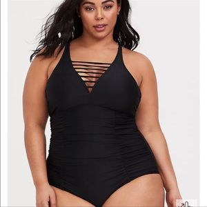 🖤Black torrid one piece bathing suit. Size 4, no underwire.